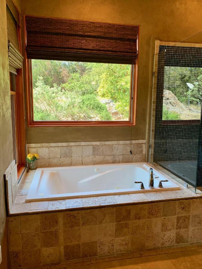 Scenic Hill Country Retreat - Rhino Ranch Villa New Braunfels Exteriör bild