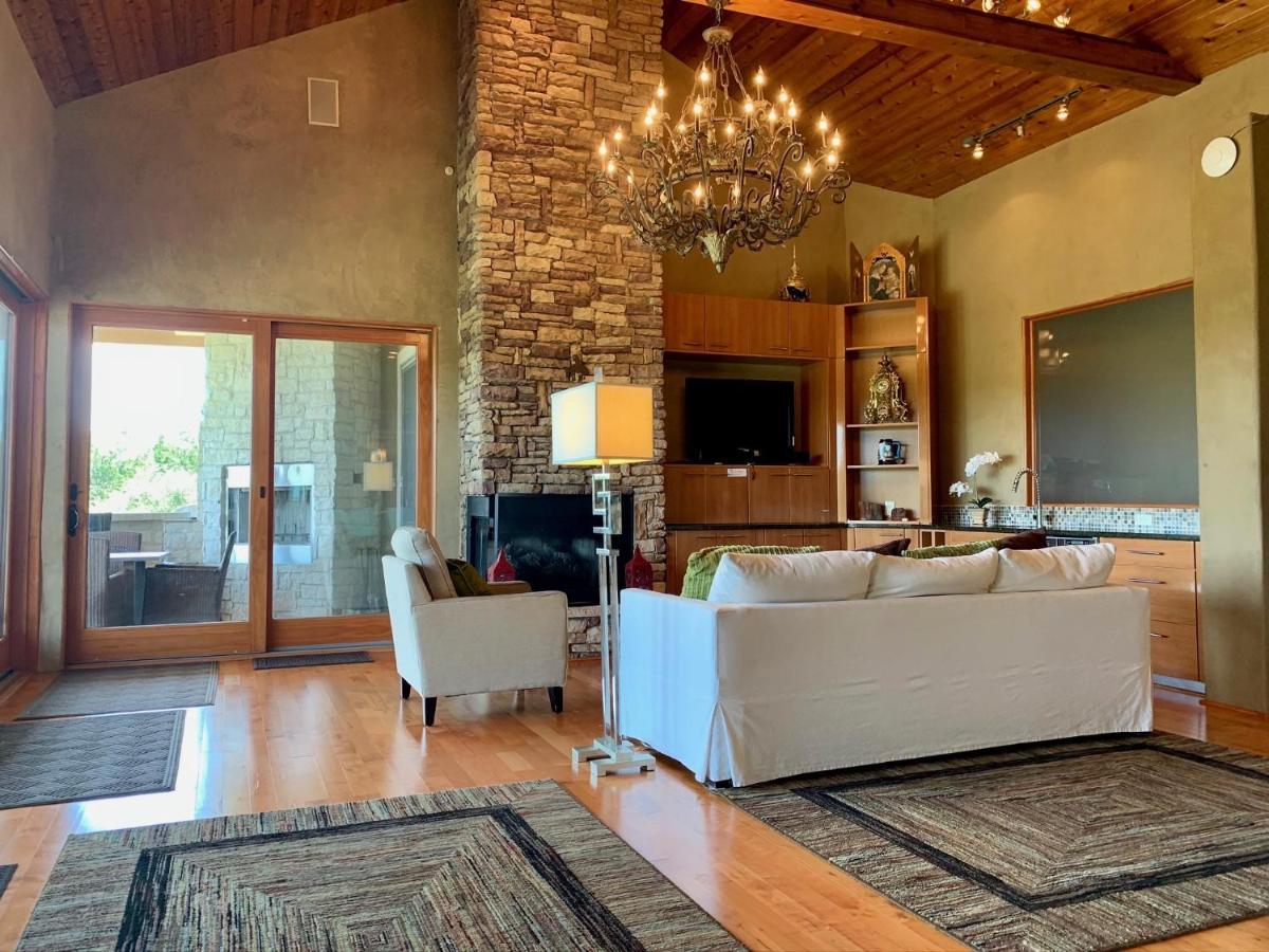 Scenic Hill Country Retreat - Rhino Ranch Villa New Braunfels Exteriör bild